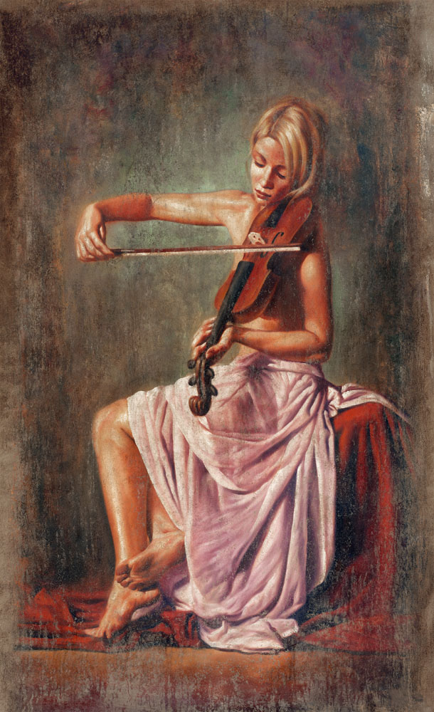 гола жена свири на цигулка